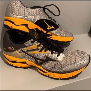MIZUNO WAVE INSPIRE 9 Size 8